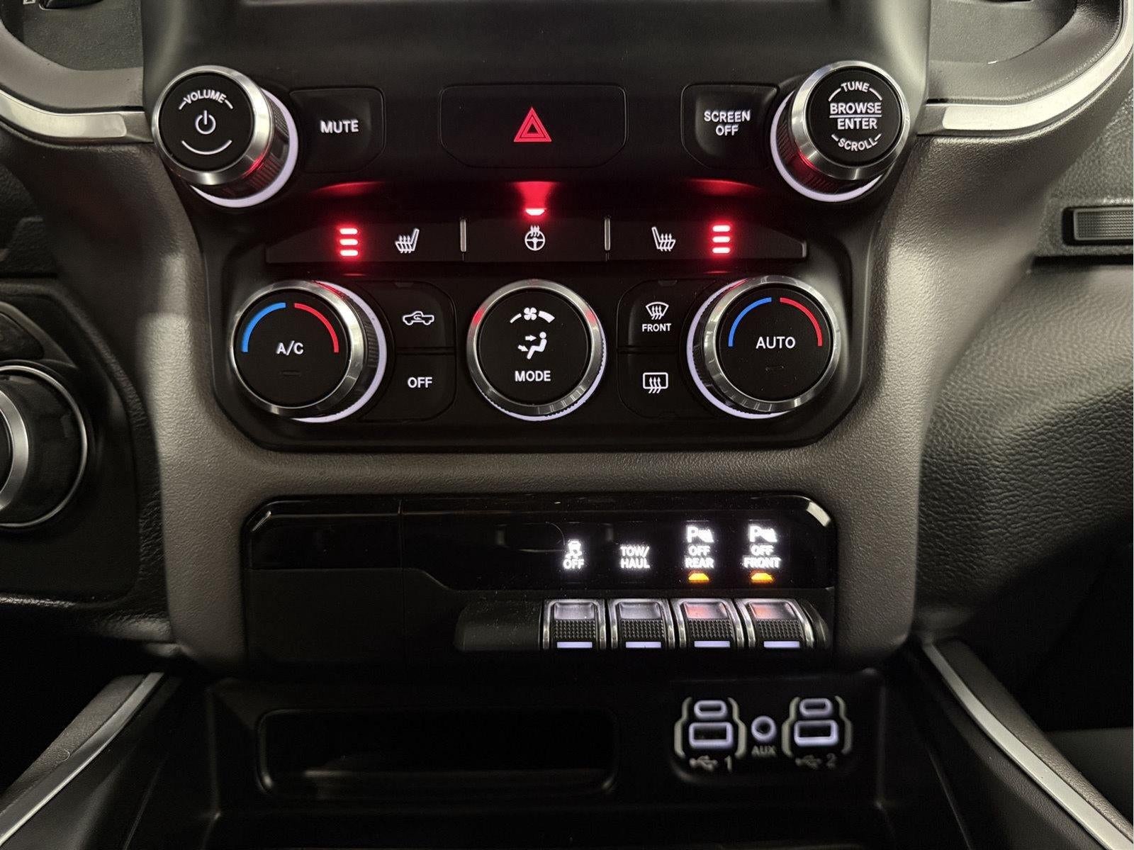 2020 RAM 1500 Big Horn Crew Cab 4x4 5'7' Box