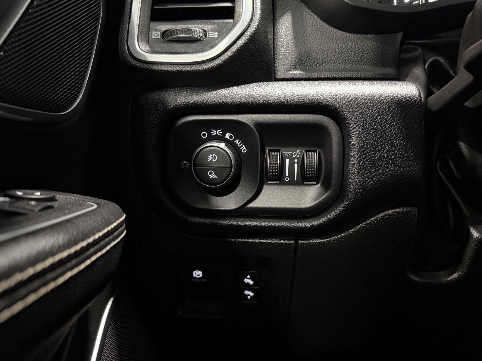 2022 RAM 1500 Laramie Crew Cab 4x4 6'4' Box