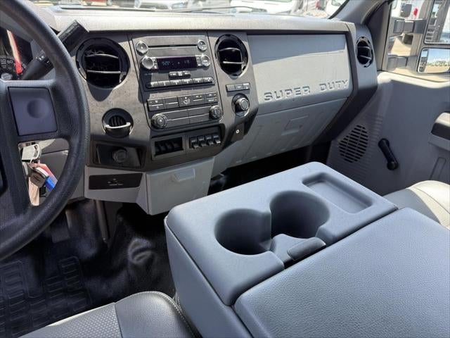 2015 Ford F-350 Chassis 2WD Reg Cab 165 WB 84 CA XL