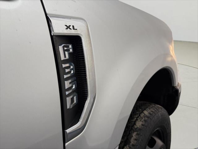 2018 Ford F-350 Chassis XL