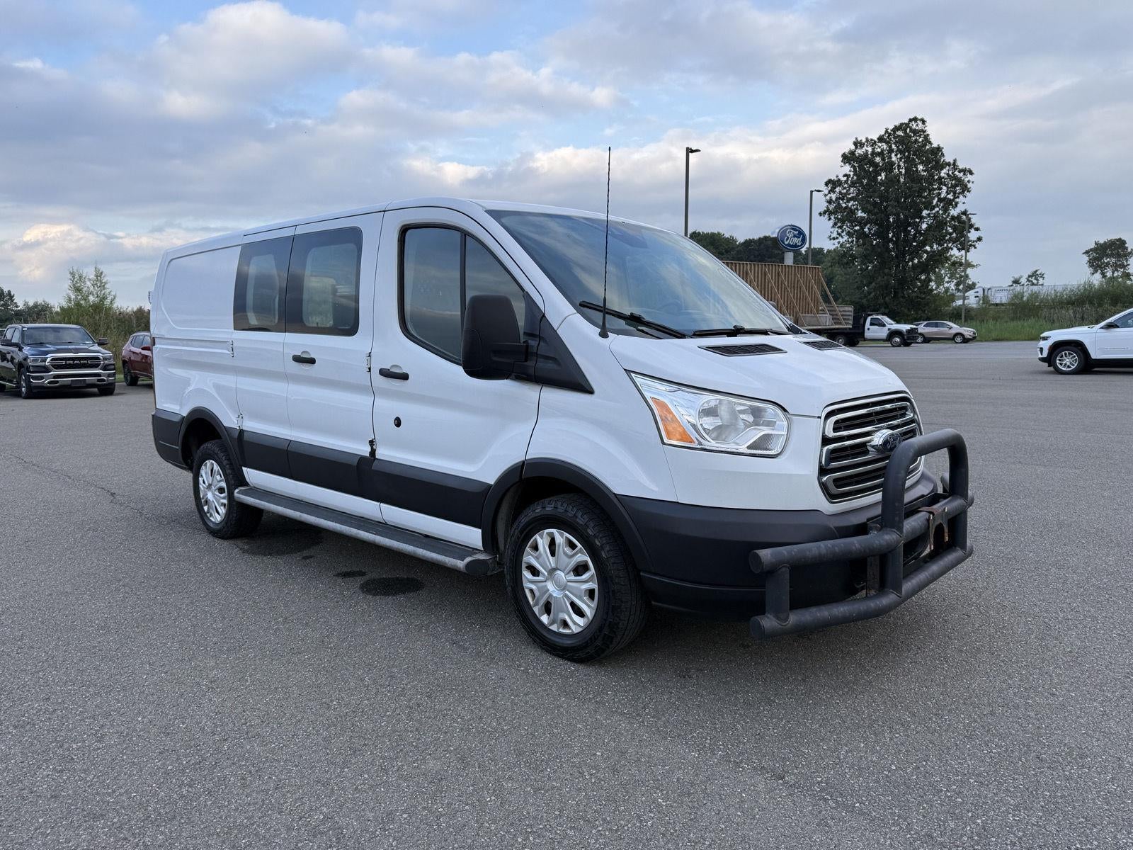 2019 Ford Transit-250 T-250 130' Low Rf 9000 GVWR Swing-Out RH Dr
