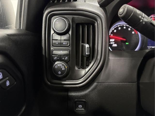 2023 Chevrolet Silverado 1500 4WD Crew Cab Short Bed Custom