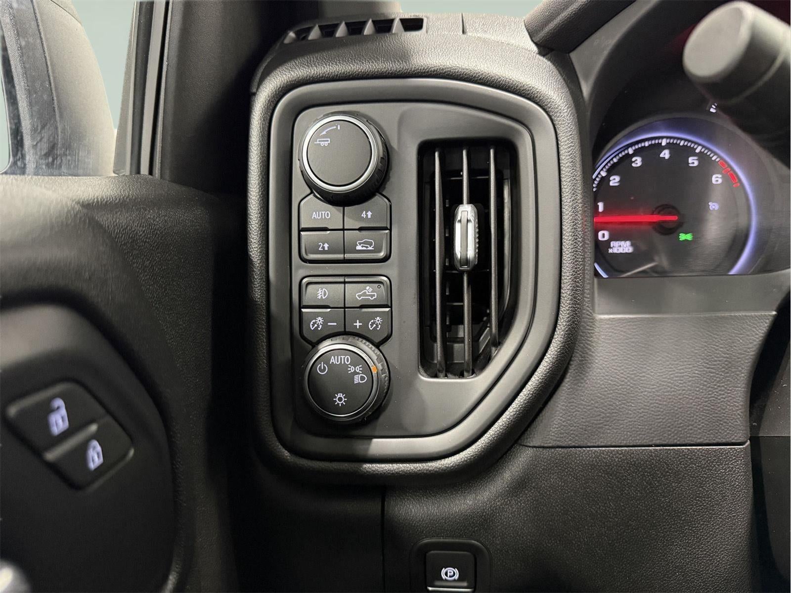 2020 Chevrolet Silverado 1500 4WD Double Cab Standard Bed Custom