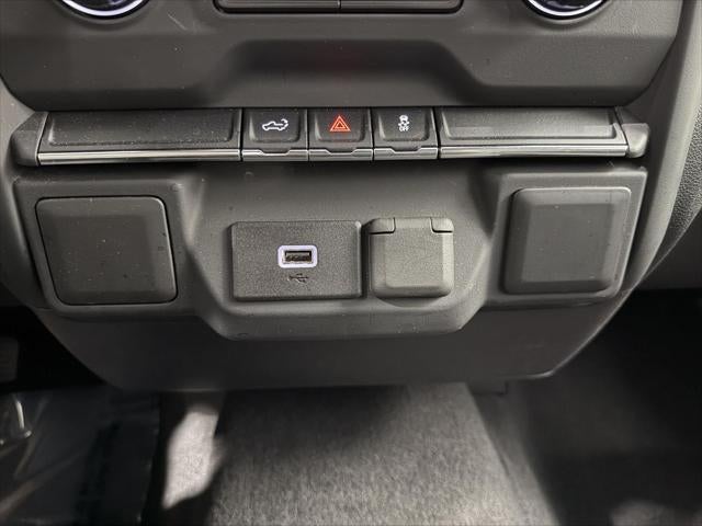 2020 Chevrolet Silverado 1500 4WD Double Cab Standard Bed Custom