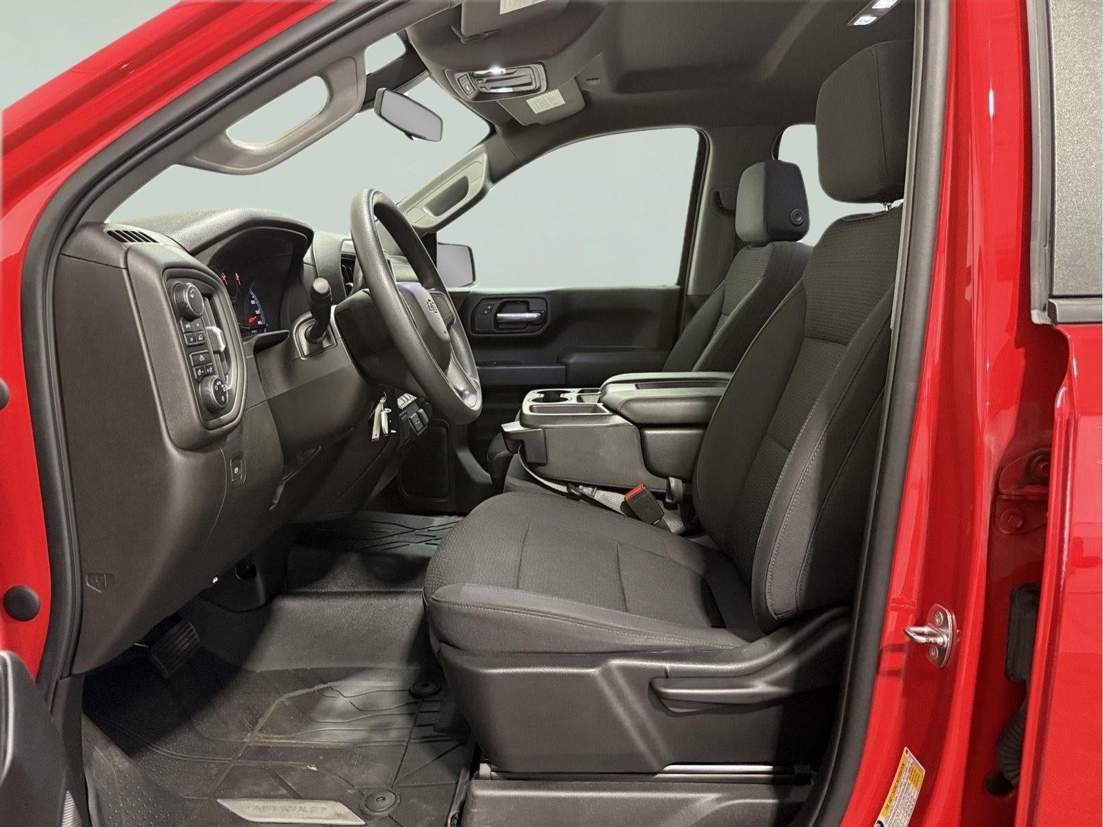 2021 Chevrolet Silverado 1500 4WD Double Cab Standard Bed Custom