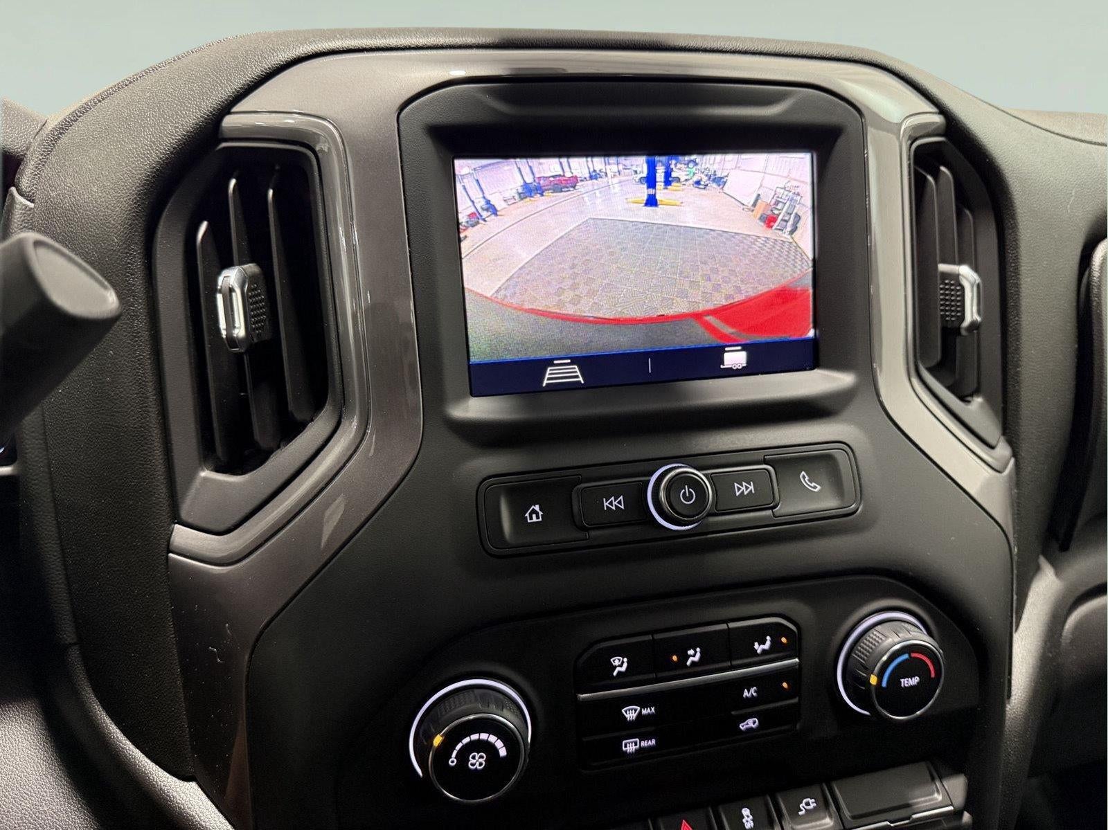 2021 Chevrolet Silverado 1500 4WD Double Cab Standard Bed Custom