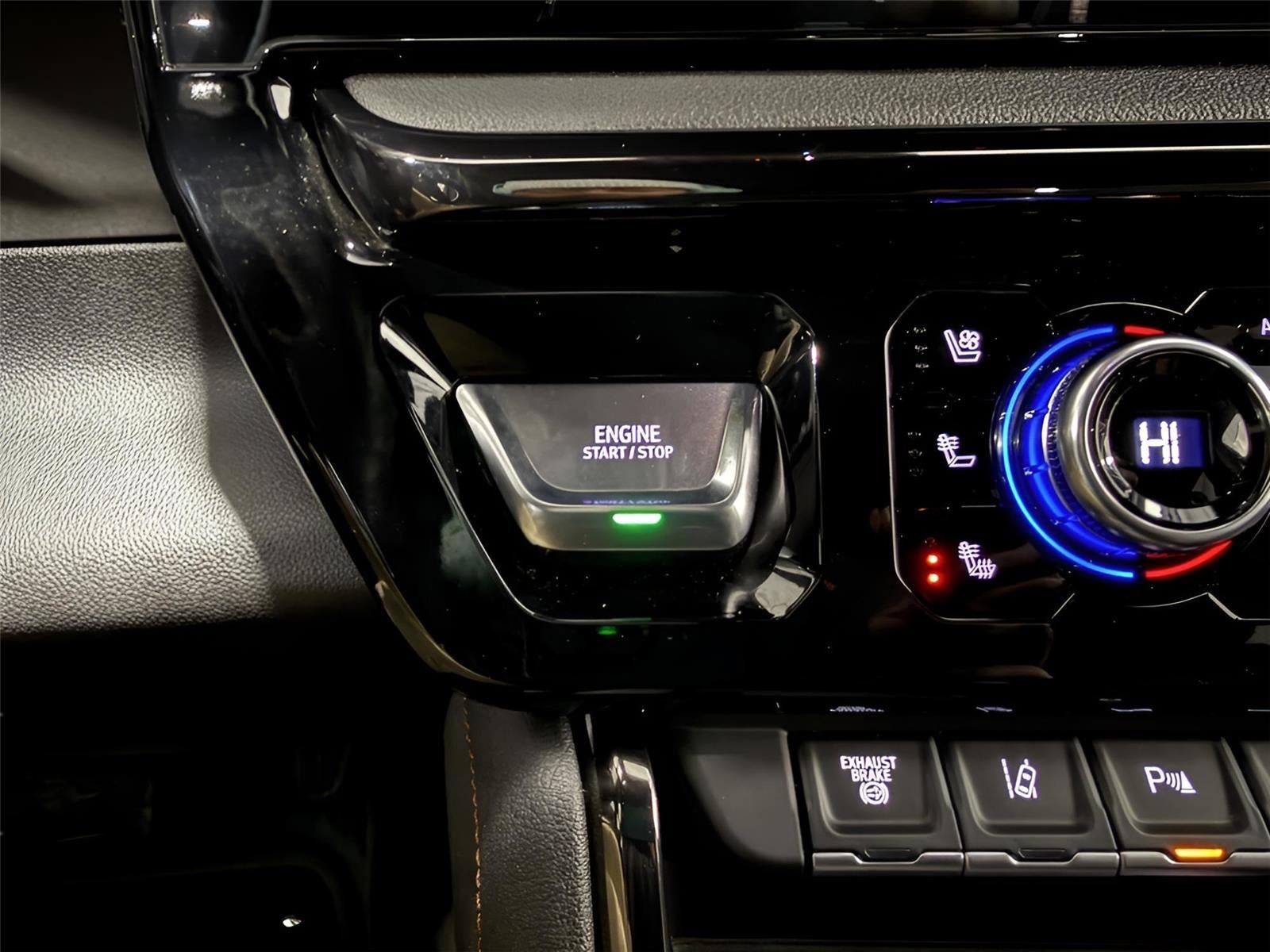 2025 GMC Sierra 2500HD 4WD Crew Cab Standard Bed AT4