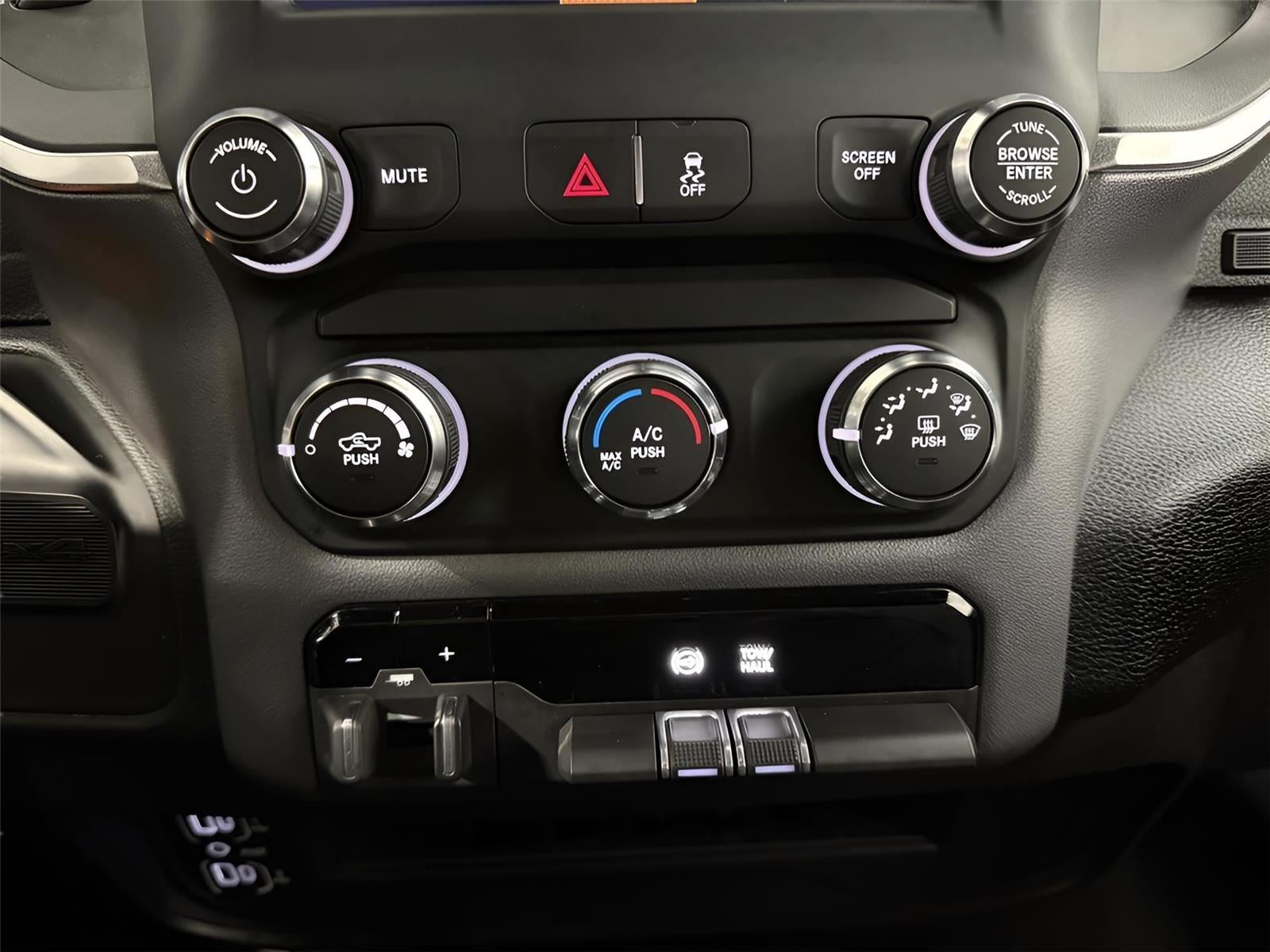 2024 RAM 3500 Big Horn Crew Cab 4x4 8' Box