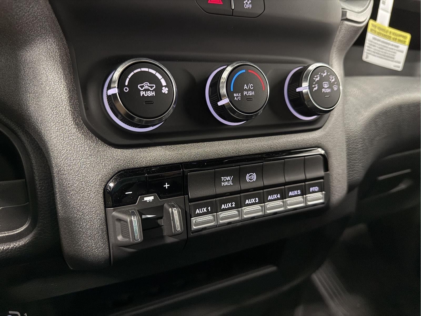 2024 RAM 5500 Chassis Tradesman/SLT