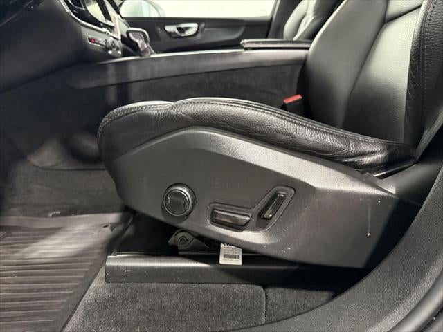 2021 Volvo XC60 T6 Momentum