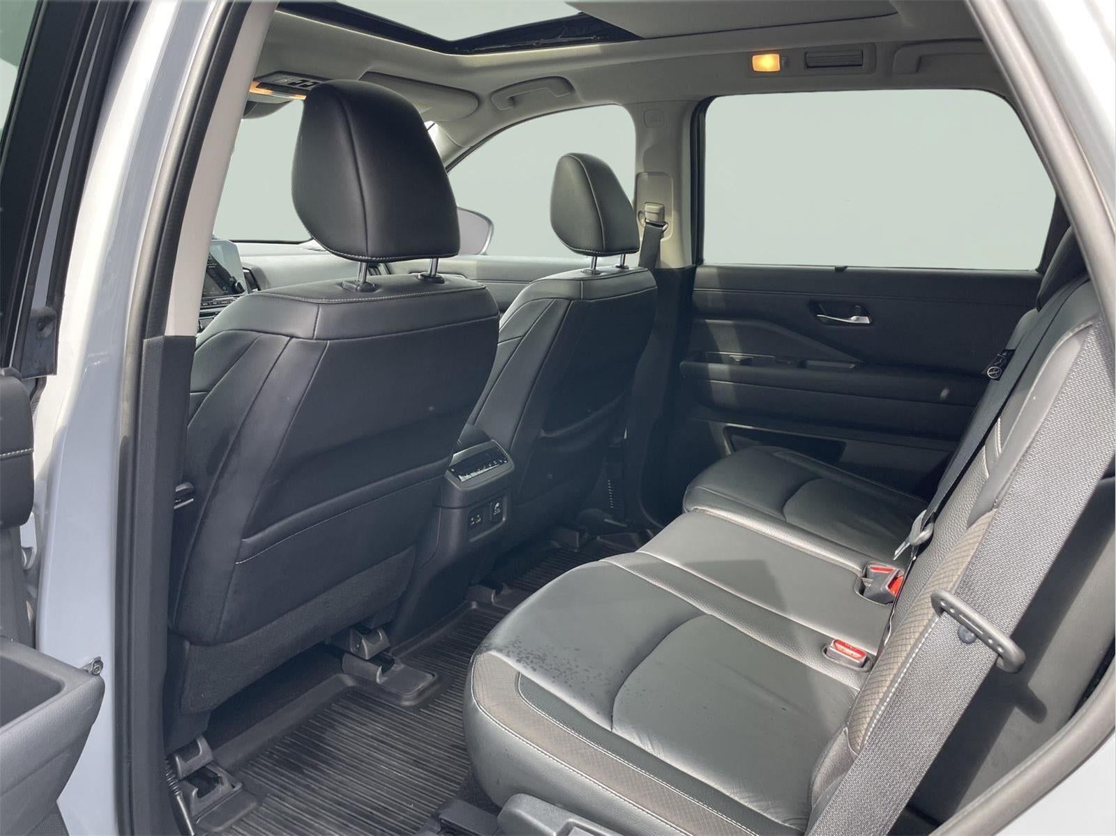 2022 Nissan Pathfinder SL