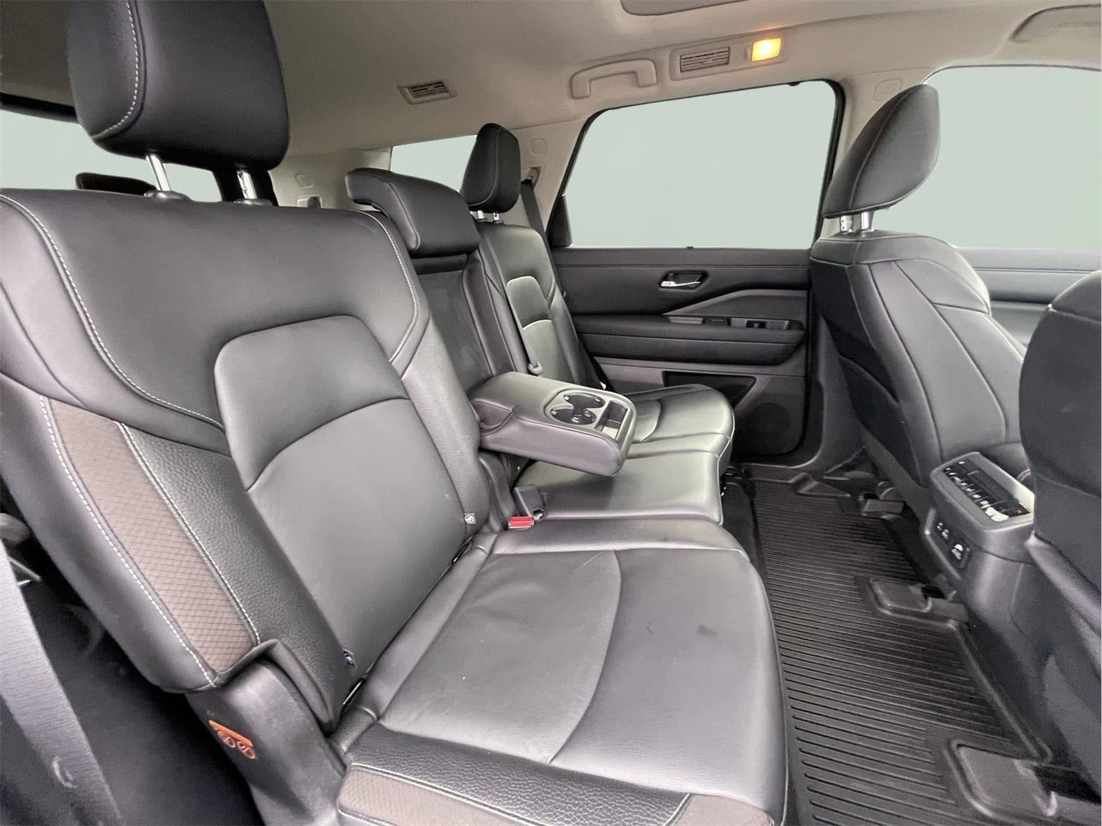 2022 Nissan Pathfinder SL