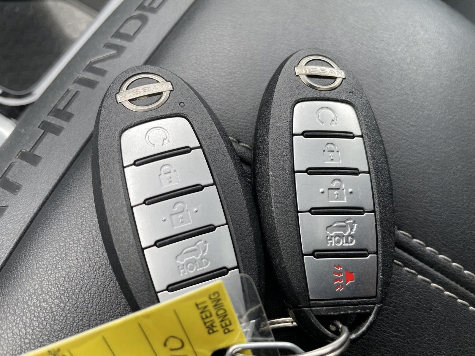 2022 Nissan Pathfinder SL