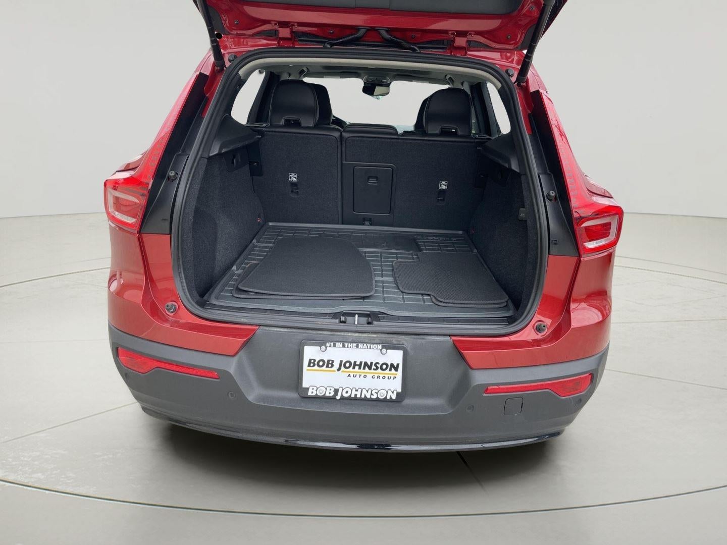 2024 Volvo XC40 Plus Dark Theme